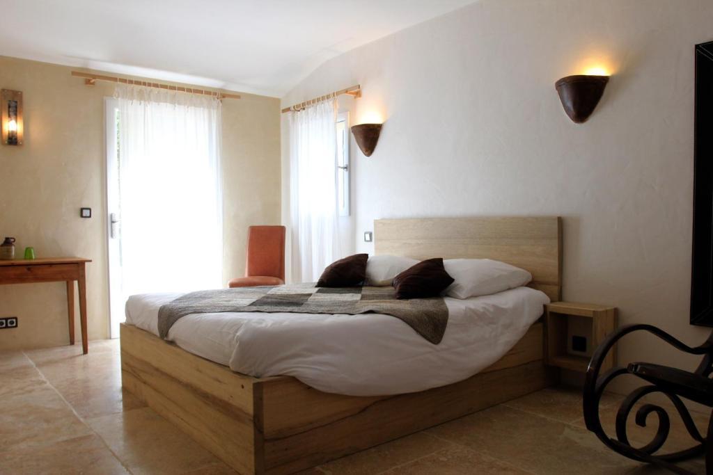 A Travers Champs Puyvert Habitación foto